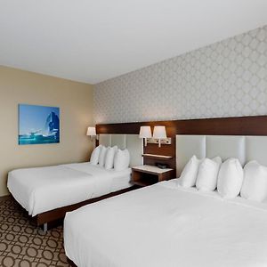 Queen Room Two Queen Beds Bath Tub